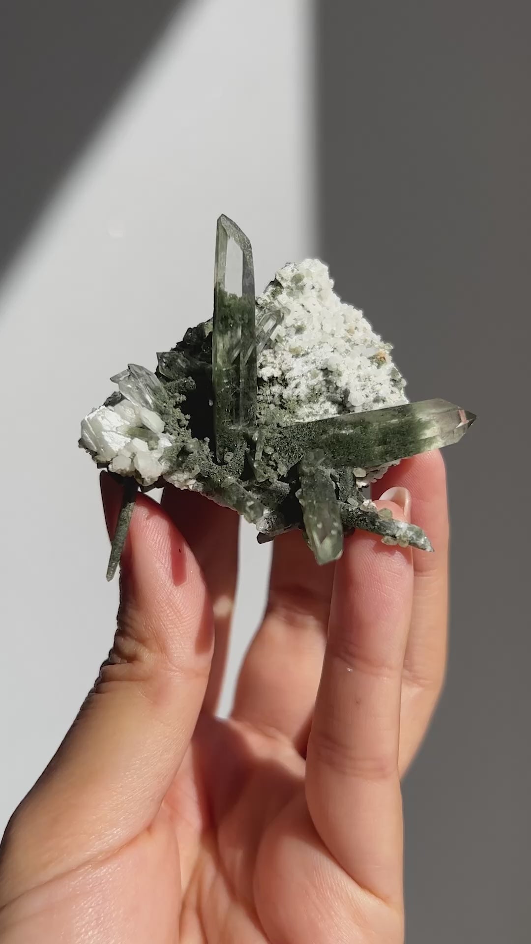 [ガネーシュヒマール産] クローライト水晶 ~Ganesh Himal Chlorite 